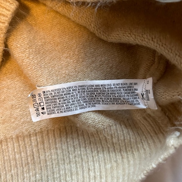 Forever 21 Sweater - Picture 2 of 4